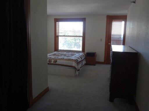 Building Photo - Spacious 2-Story 1-Bedroom/1.5-Bathroom Lo...