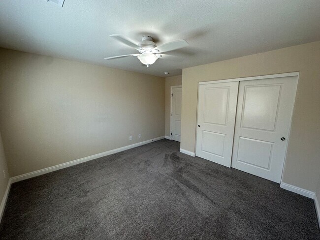 Building Photo - Spacious House