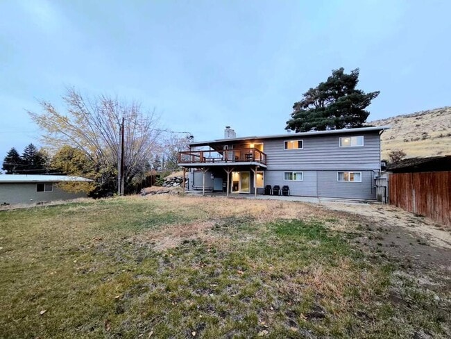 Building Photo - Large 4 Bed, 2 Bath in Desirable East Wena...