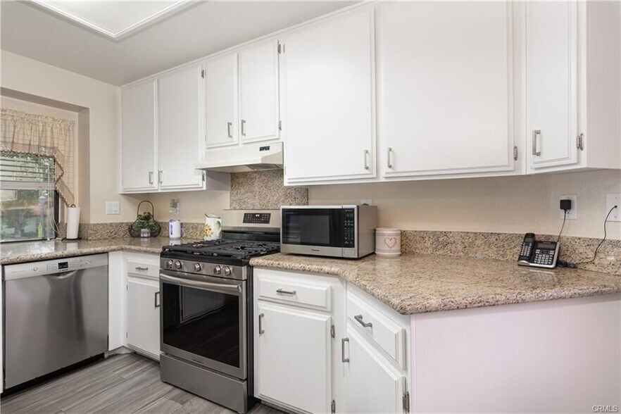 Building Photo - 160 S Seneca Cir