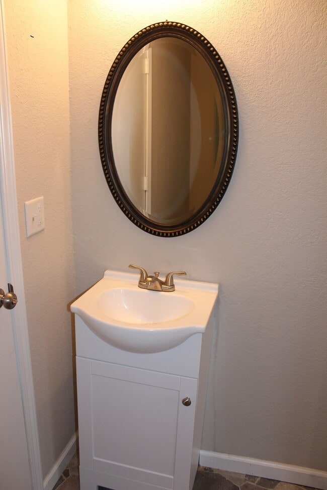 Building Photo - Move-in Ready and Full Of Charm! 4 Bedroom 2 Bath, Plus a Bonus Room.