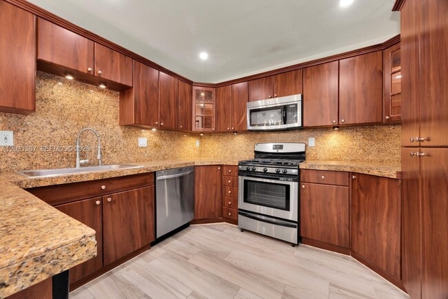 Building Photo - 6323 SW 116th Pl