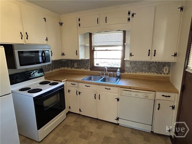 Building Photo - 190 Northcrest Dr