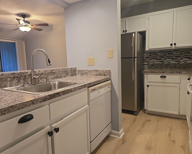 Building Photo - MOVE IN TODAY 2/2 IN DELTONA