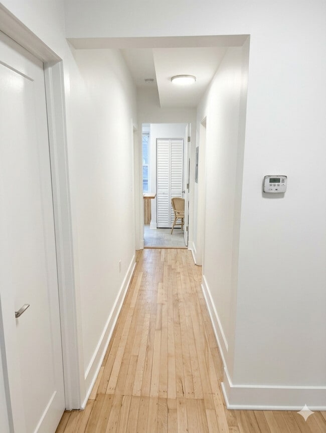 Building Photo - 1945 W Augusta Blvd