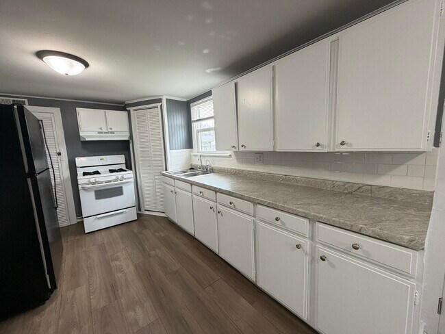 Building Photo - 535 15th Ave