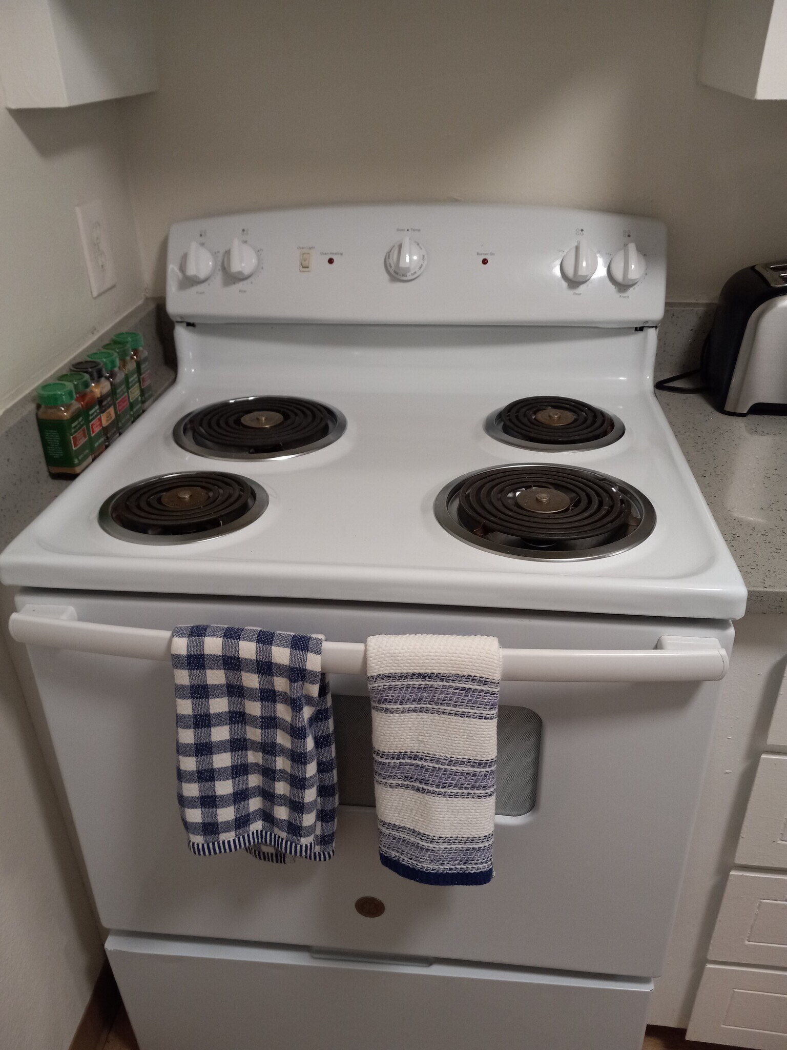 Clean appliances - 2150-2160 Raynor St SE