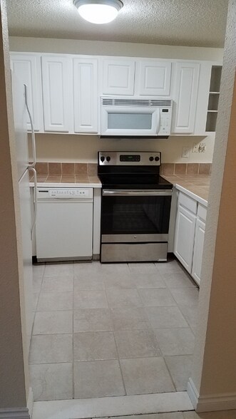 Building Photo - 14527 NE 40th St