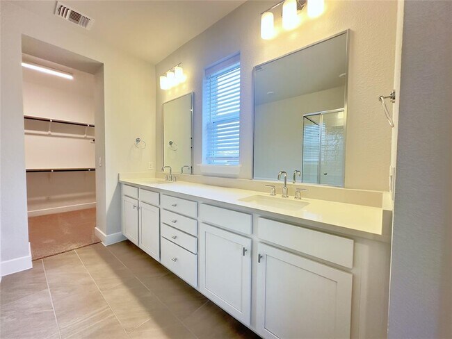 Building Photo - 111 Pinyon Pne Dr