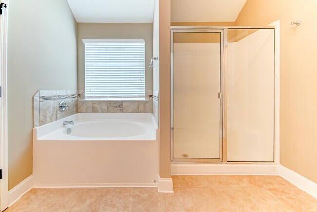 Building Photo - 2504 Kari Ln