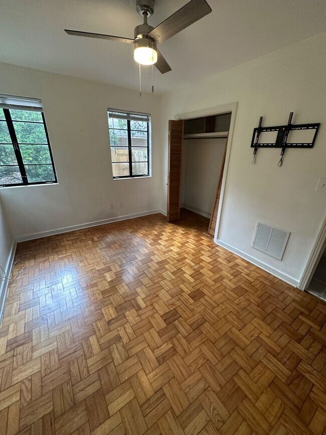 Building Photo - Charming 4 Bedroom, 3 Bath Home in Florida...