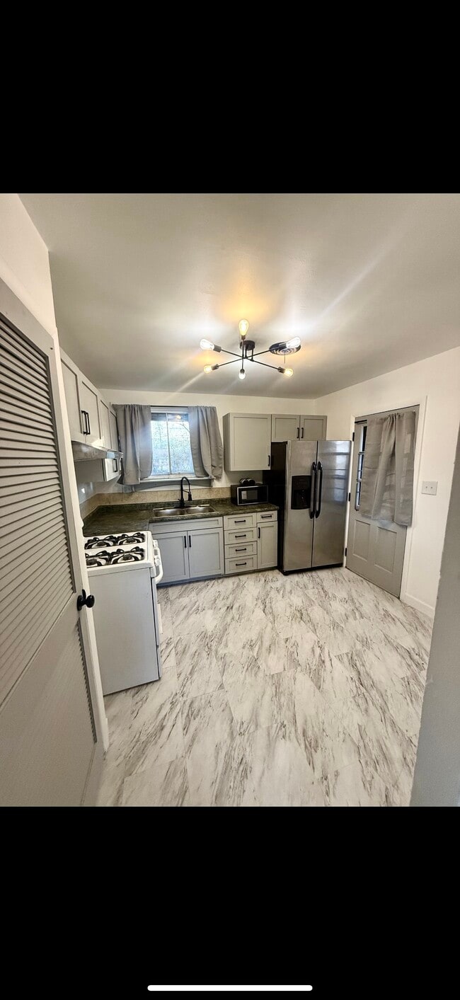 Building Photo - 1611 Vilardo Ln
