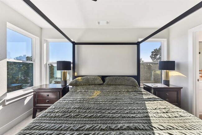 Building Photo - 25 Woodacre Dr