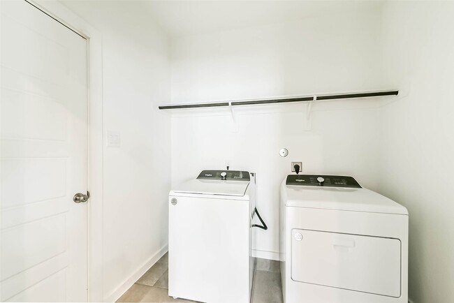 Building Photo - 18602 Etta Pnes Cir