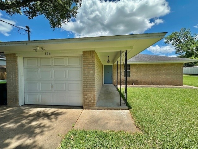 Building Photo - 626 N Resident St