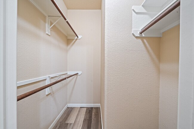 Building Photo - 5123 Shadow Breeze Ln