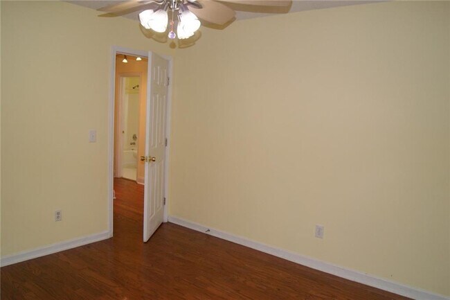 Building Photo - 4239 Glenforest Way