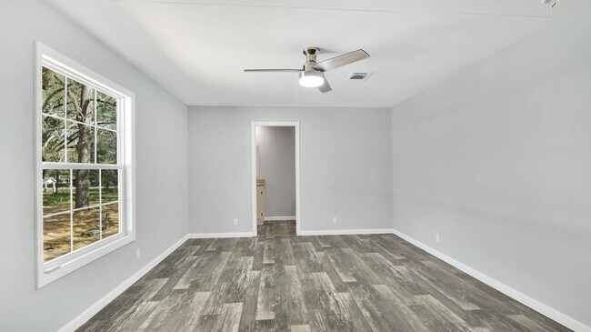 Building Photo - 3/2 Brooksville Available Now !