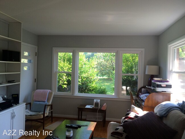 Building Photo - 3 br, 1.5 bath House - 513 NC Hwy 54 West