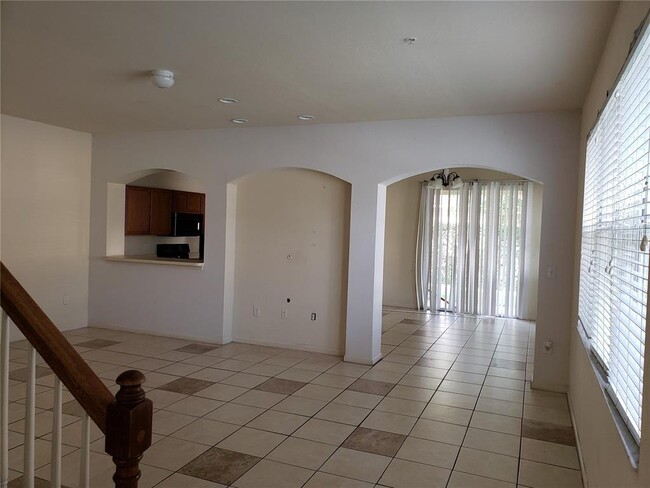 Building Photo - 3051 Ashland Ln N