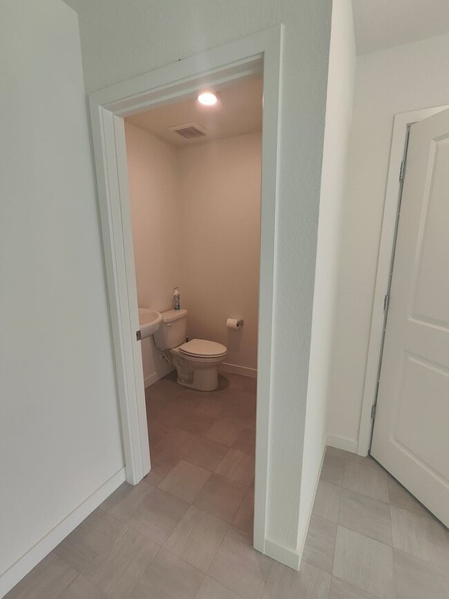 Building Photo - Beautiful 2024 Built 4/2.5 - New Subdivision!
