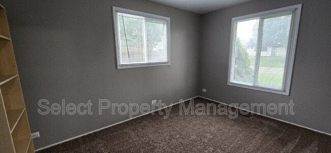 Building Photo - 522 Sara Dr