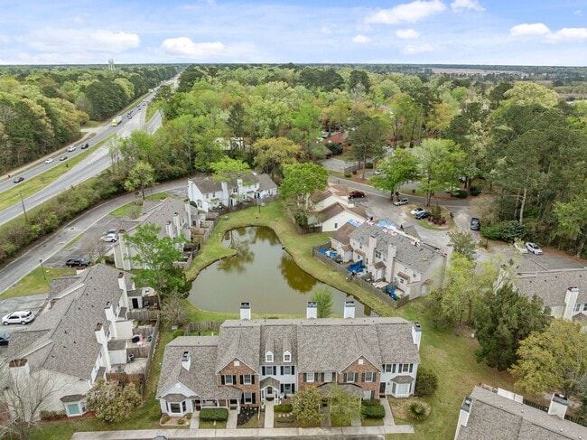 Building Photo - Modern Comfort & Convenience in Regents Green Townhome