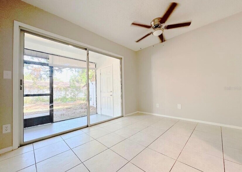 Building Photo - 7135 Parkside Villas Dr N