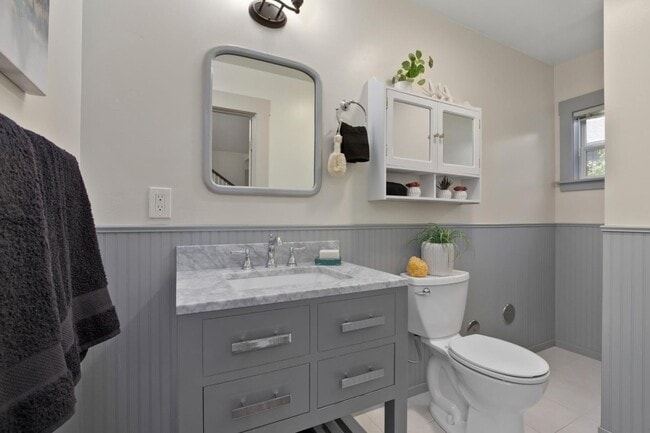 Building Photo - 114 Fairbanks St