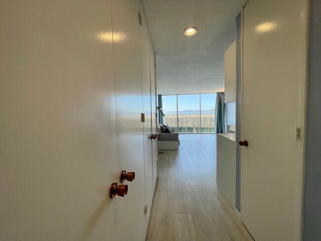 Building Photo - 1050 North Point St