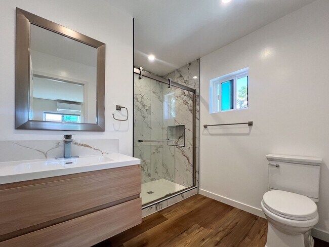 Building Photo - 174 Chelsea Ave