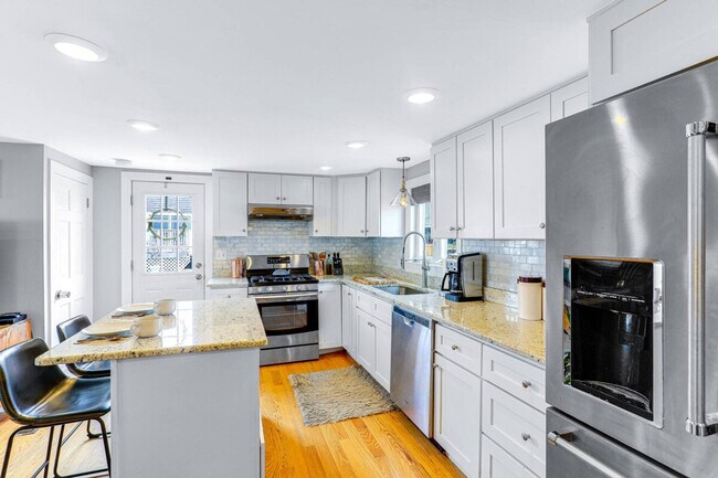 Building Photo - 32 Basin St