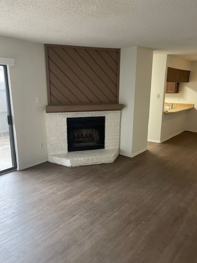 Building Photo - 1106 Brighton Dr