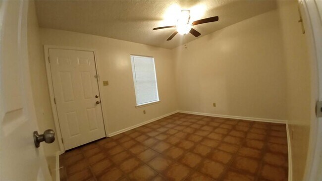 Building Photo - 3008 Manor Ln