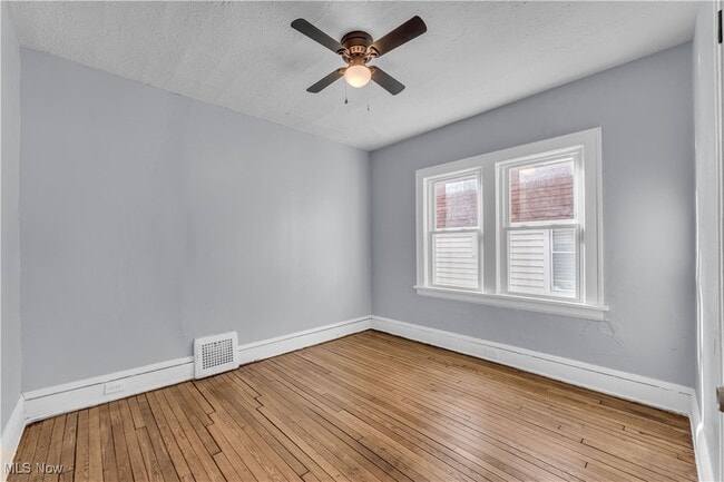 Building Photo - 11913 Buckingham Ave