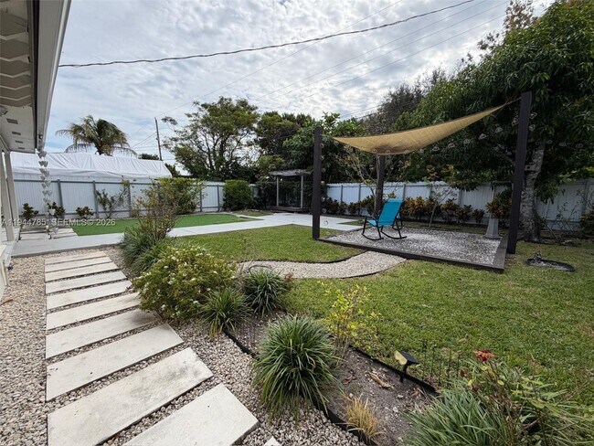 Building Photo - 9920 Jamaica Dr