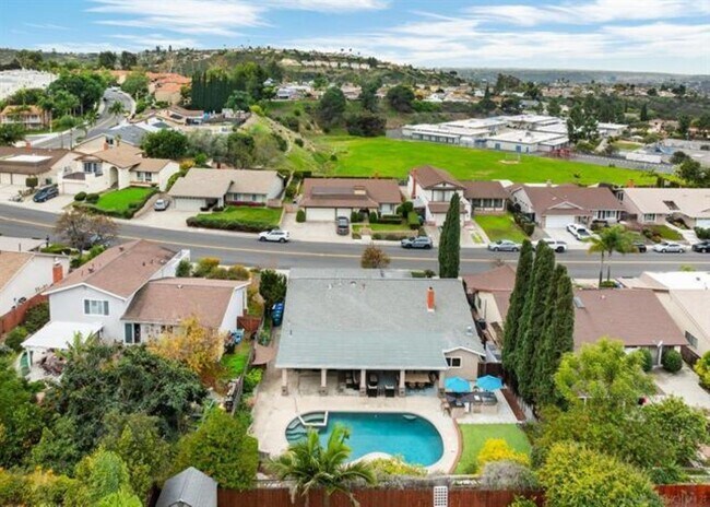 Building Photo - Stunning single-story Vista Del Cerro home with a private backyard oasis designed for effortless ...