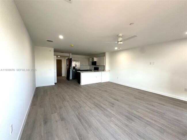 Building Photo - 20 NE 19th Ave