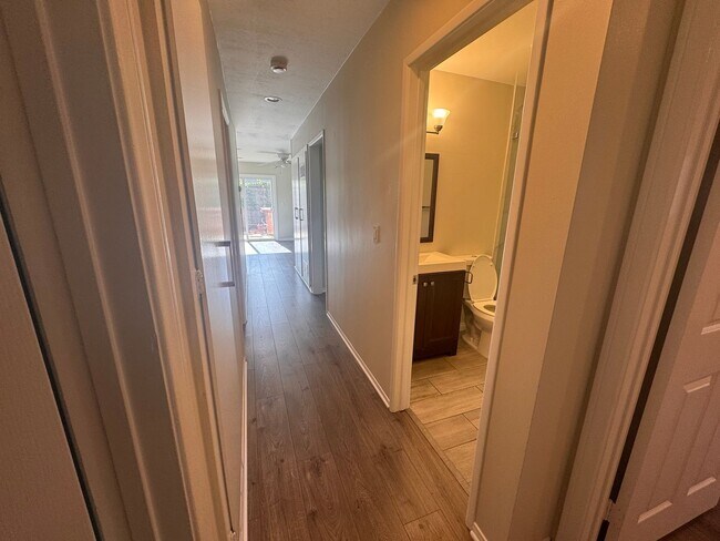 Building Photo - Charming RE-MODELED 3 bed / 2 bath home