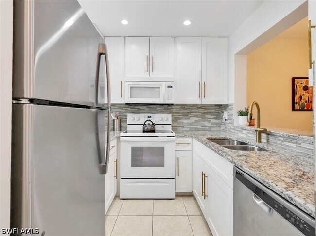 Building Photo - 801 River Point Dr