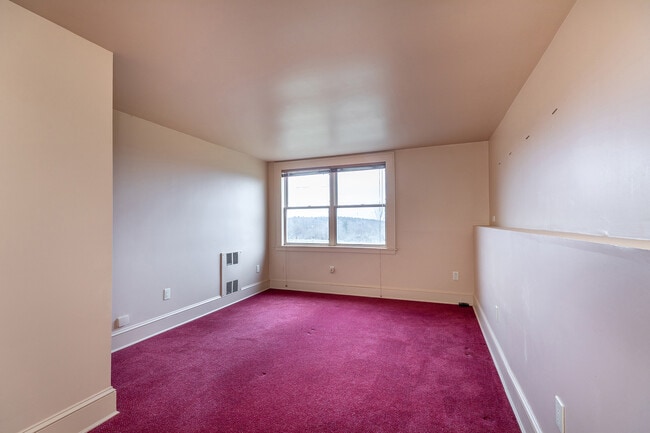 Building Photo - 411 Beach St