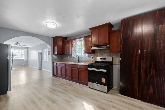 Building Photo - Charming Single-Family Home with Backyard Parking in Pacoima