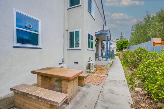 Building Photo - Updated 2-Bed Condo in Prime North Park