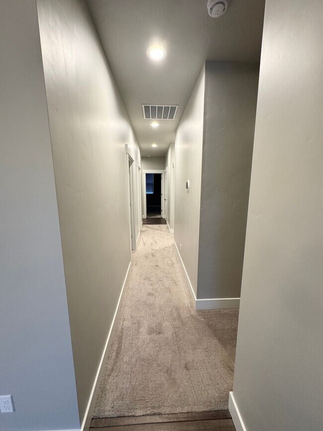 Building Photo - Beautiful Newer Built 3-Bedroom, 2 bath Home in Meadows at West Highlands