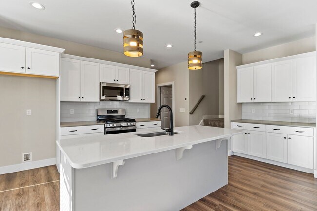 Building Photo - Stunning Single Family in Mechanicsburg