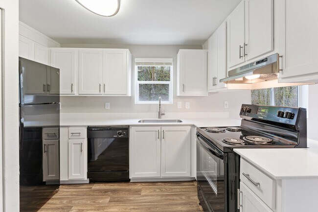 Building Photo - Large Two Bedroom Two Bath with Creek View! $1000 Off February!