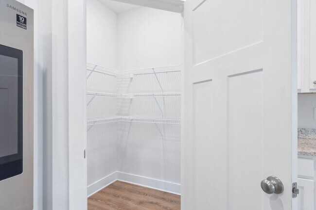 Building Photo - 127 Hobson Ave