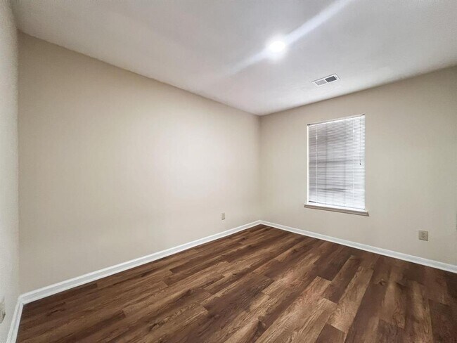 Building Photo - 11114 Springsong Dr