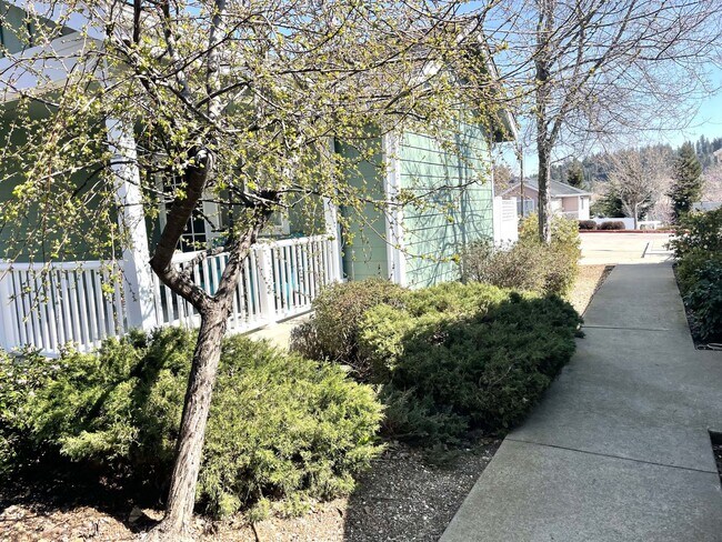 Building Photo - 3 bedroom, 2 bath in Grass Valley, CA 95945