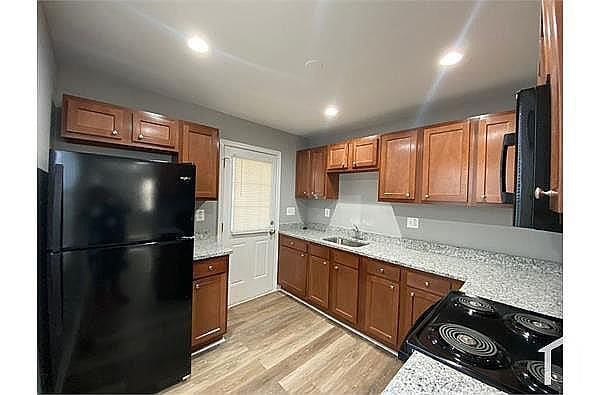 Building Photo - 4 Bedroom detached house